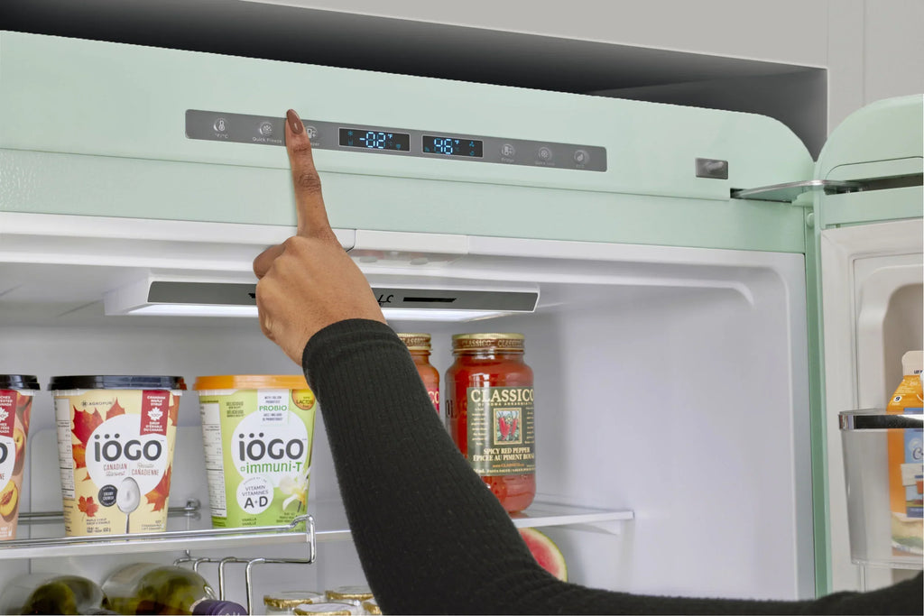 2026 NewUnique Appliances Ugp-510L Ac Classic Retro 30" Wide 17.7 Cu. Ft. Energy Star Certified