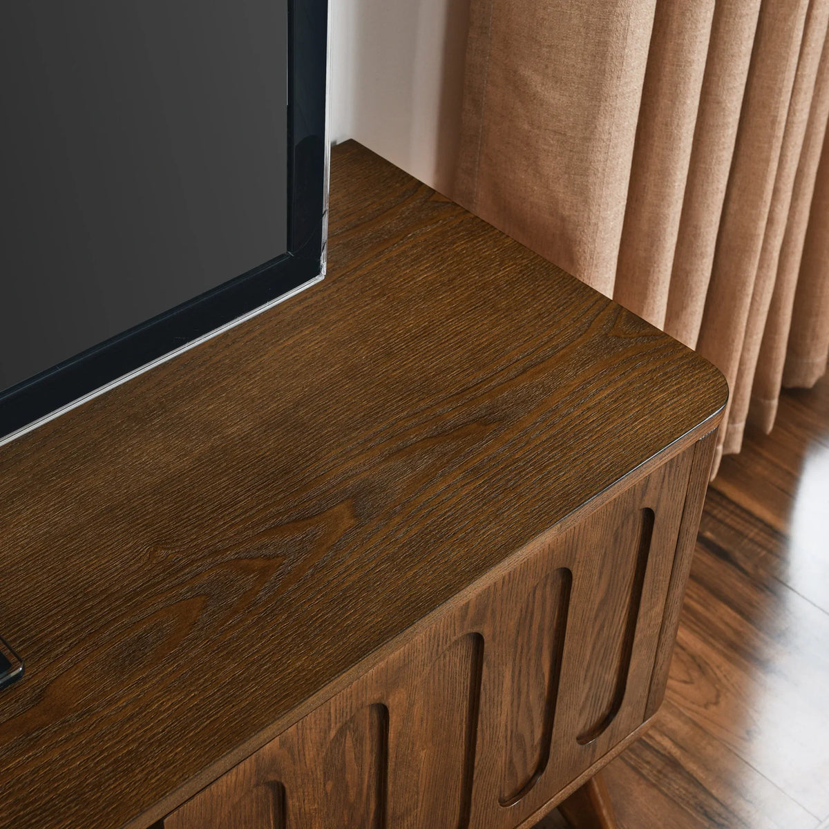 2026 NewNoble House Mid-Century Modern Fluted TV Stand for 65" TV, Entertainment Console with Storage, Solid Wood Legs, Walnut