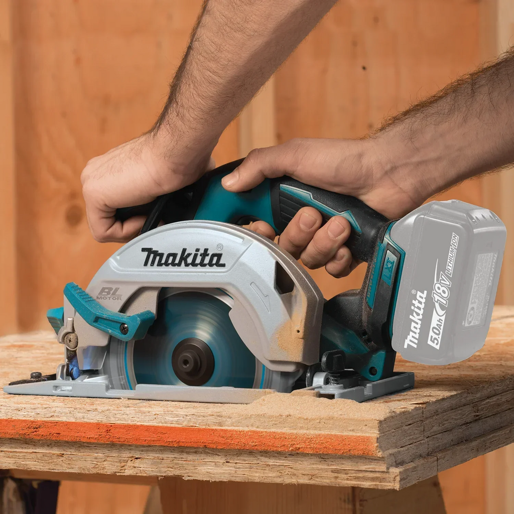 2026 NewMakita 18V LXT Lithium. Ion Brushless Cordless 6?1/2" Circular Saw XSH03Z -?Tool Only